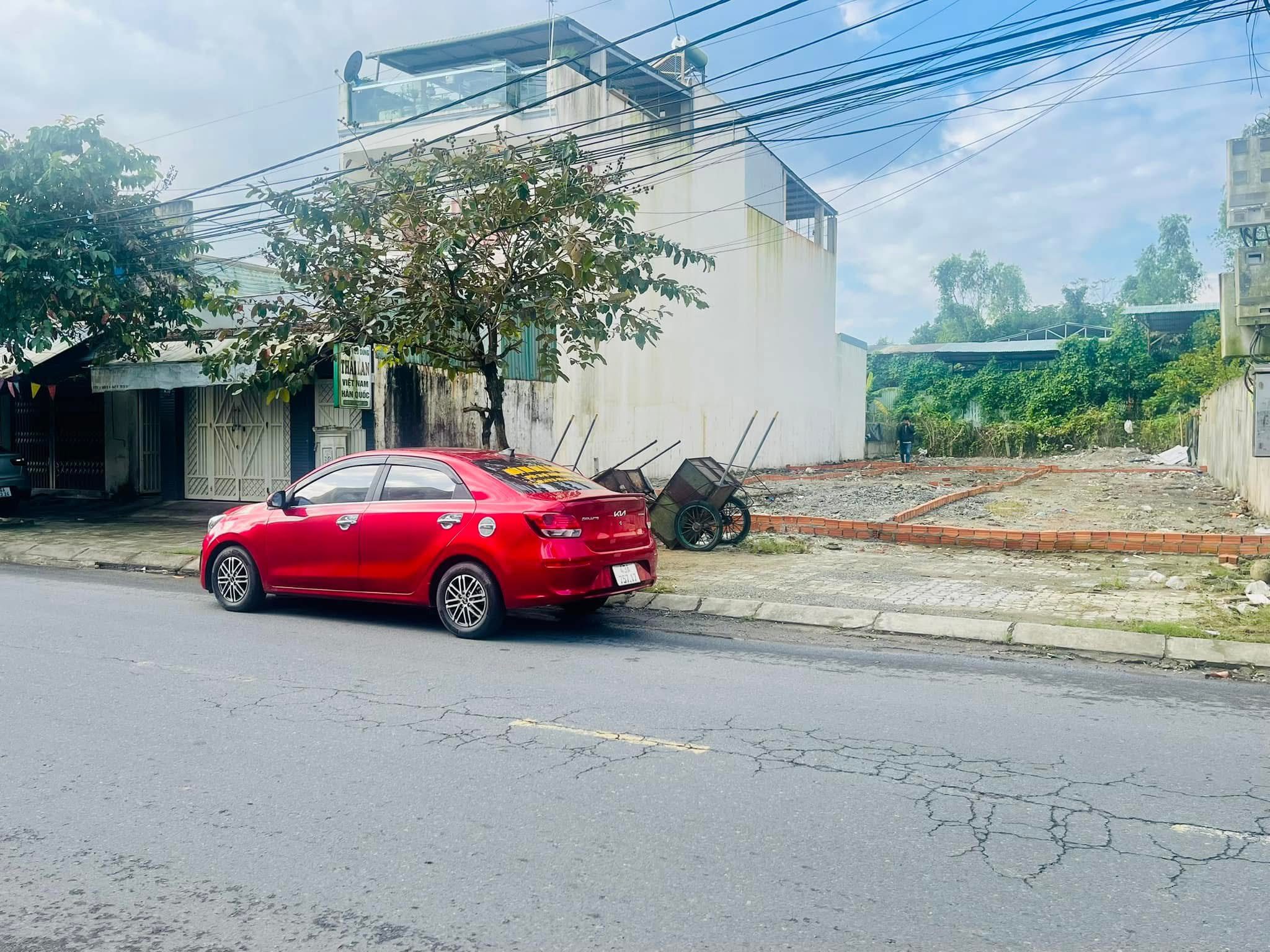 Đất mặt tiền Tôn Đản, 4850