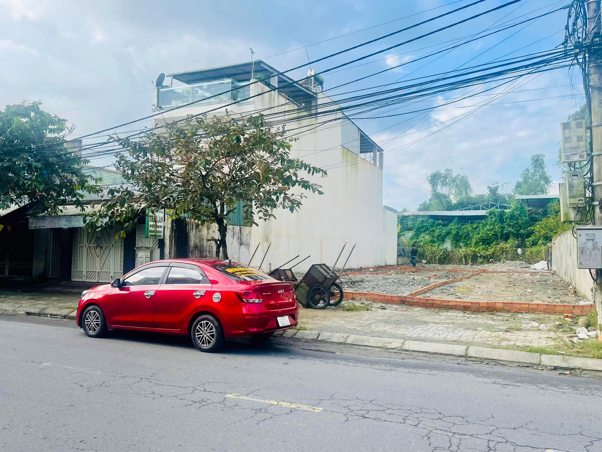 Đất mặt tiền Tôn Đản, 4850