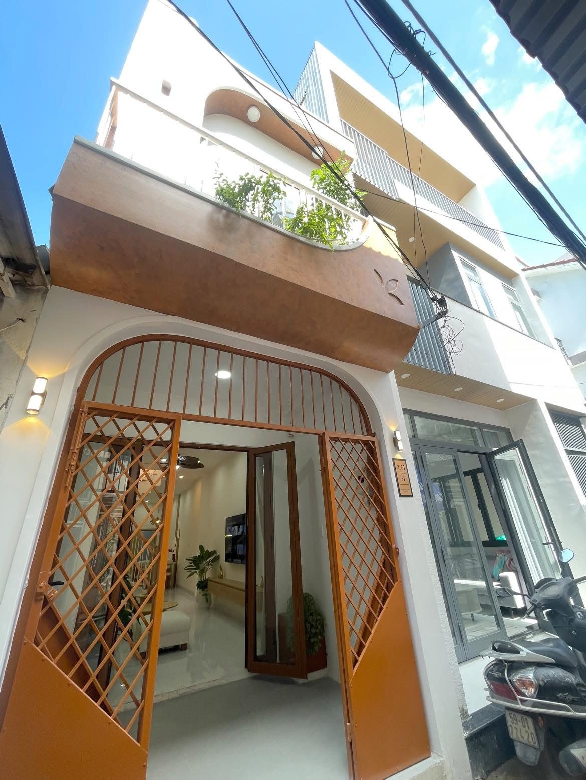 Nhà 2 tầng kiệt Nguyễn Chí Thanh, 4550