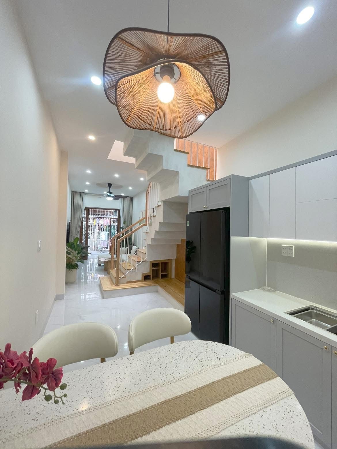 Nhà 2 tầng kiệt Nguyễn Chí Thanh, 4550