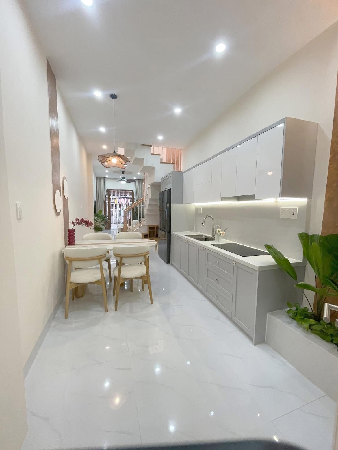 Nhà 2 tầng kiệt Nguyễn Chí Thanh, 4550