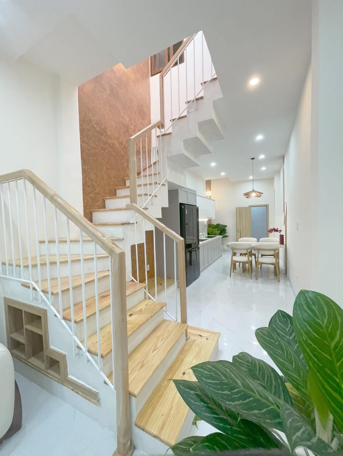 Nhà 2 tầng kiệt Nguyễn Chí Thanh, 4550