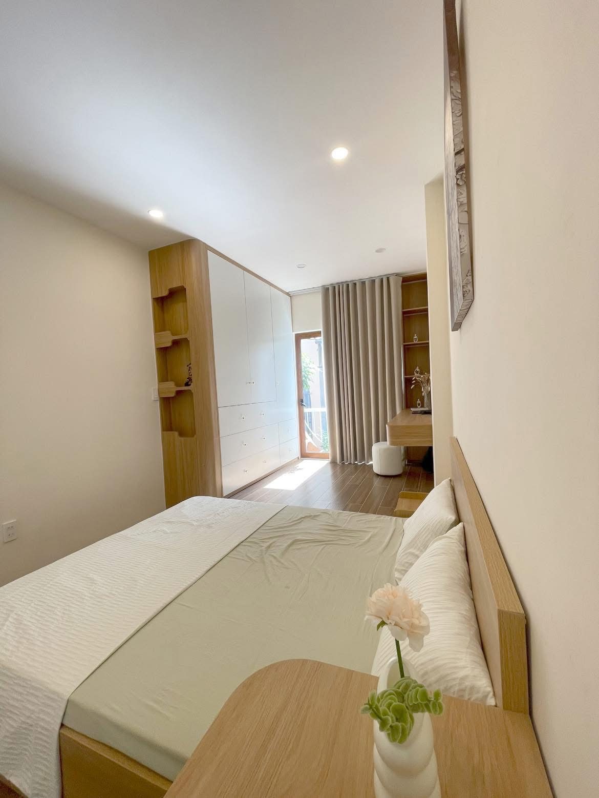 Nhà 2 tầng kiệt Nguyễn Chí Thanh, 4550