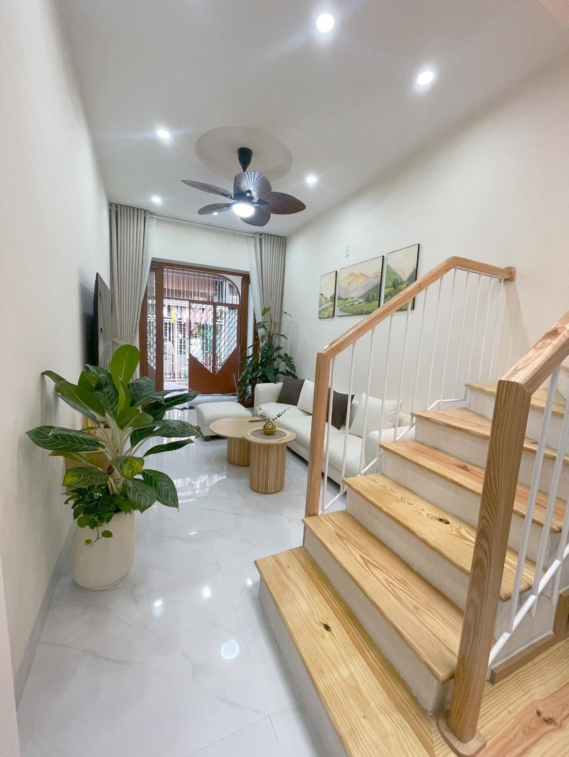 Nhà 2 tầng kiệt Nguyễn Chí Thanh, 4550