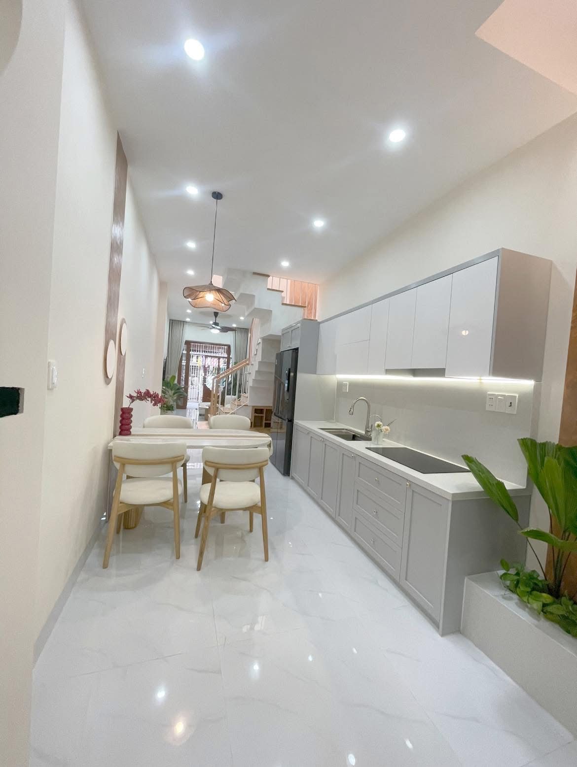 Nhà 2 tầng kiệt Nguyễn Chí Thanh, 4550