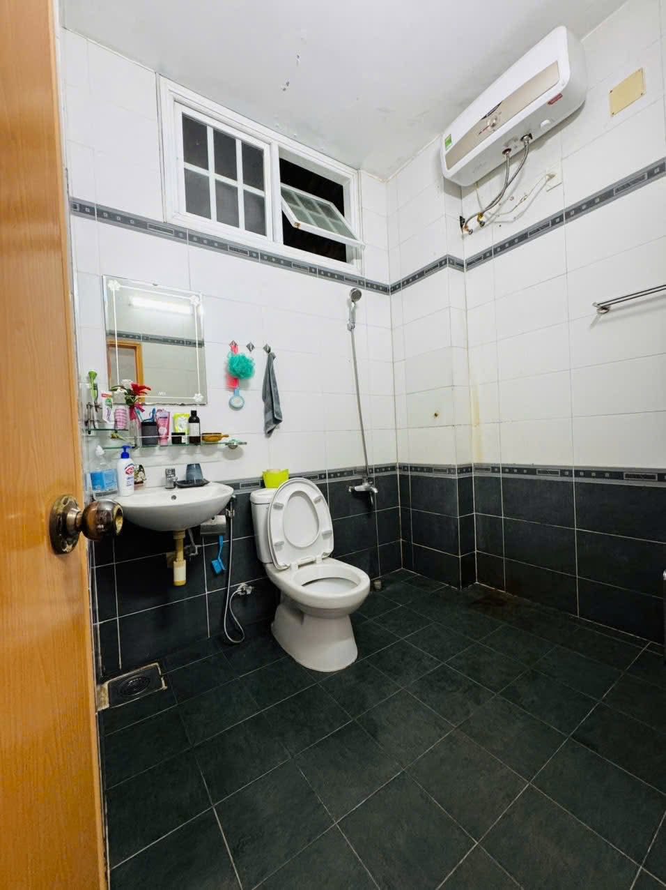 Nhà 3 tầng mặt tiền Dũng Sỹ Thanh Khê, 100mv, 8300