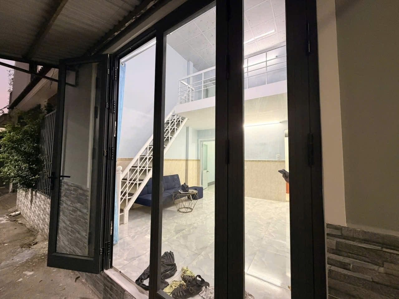 Nhà gác lửng kiệt tôn đản, Cẩm lệ, 40mv, 2550