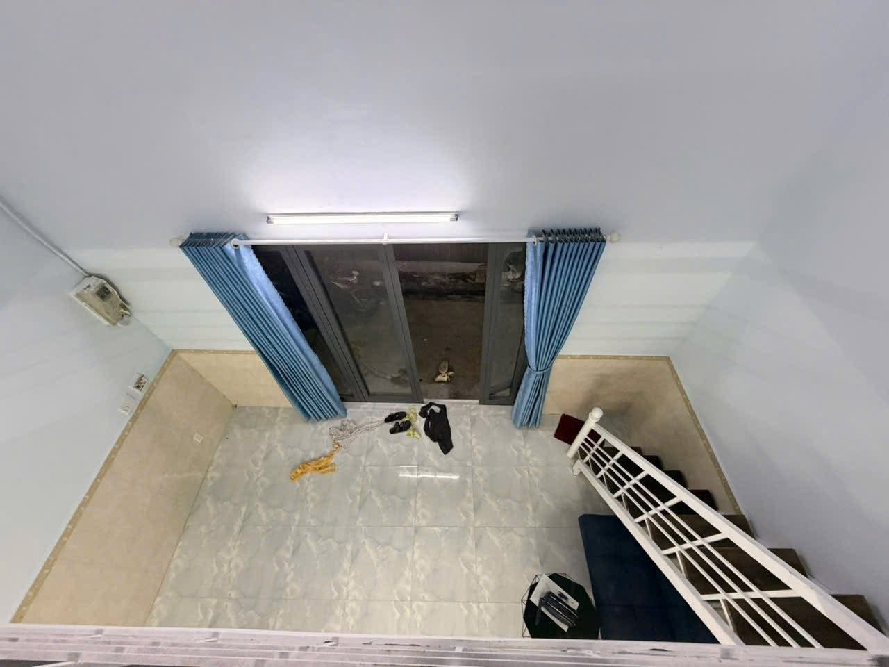 Nhà gác lửng kiệt tôn đản, Cẩm lệ, 40mv, 2550