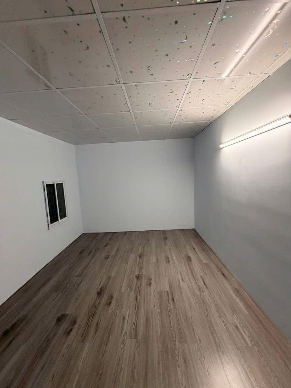 Nhà gác lửng kiệt tôn đản, Cẩm lệ, 40mv, 2550