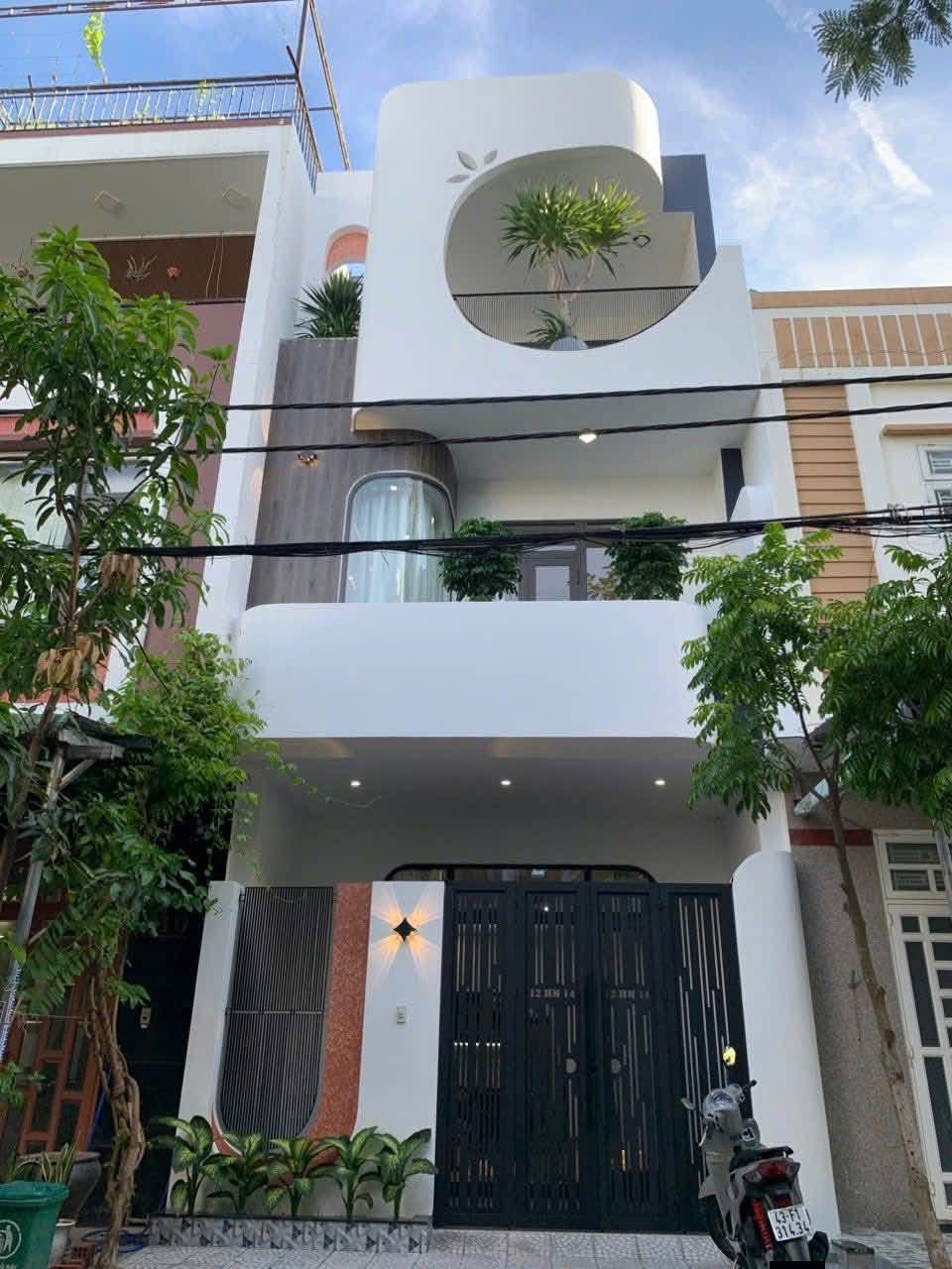 Nhà 3 tầng mới xây mặt tiền Hoà Minh, 7790,