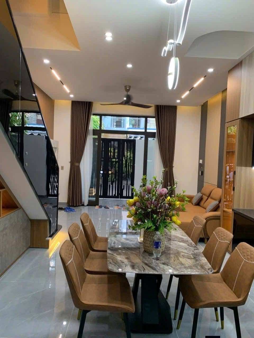 Nhà 3 tầng mới xây mặt tiền Hoà Minh, 7790,