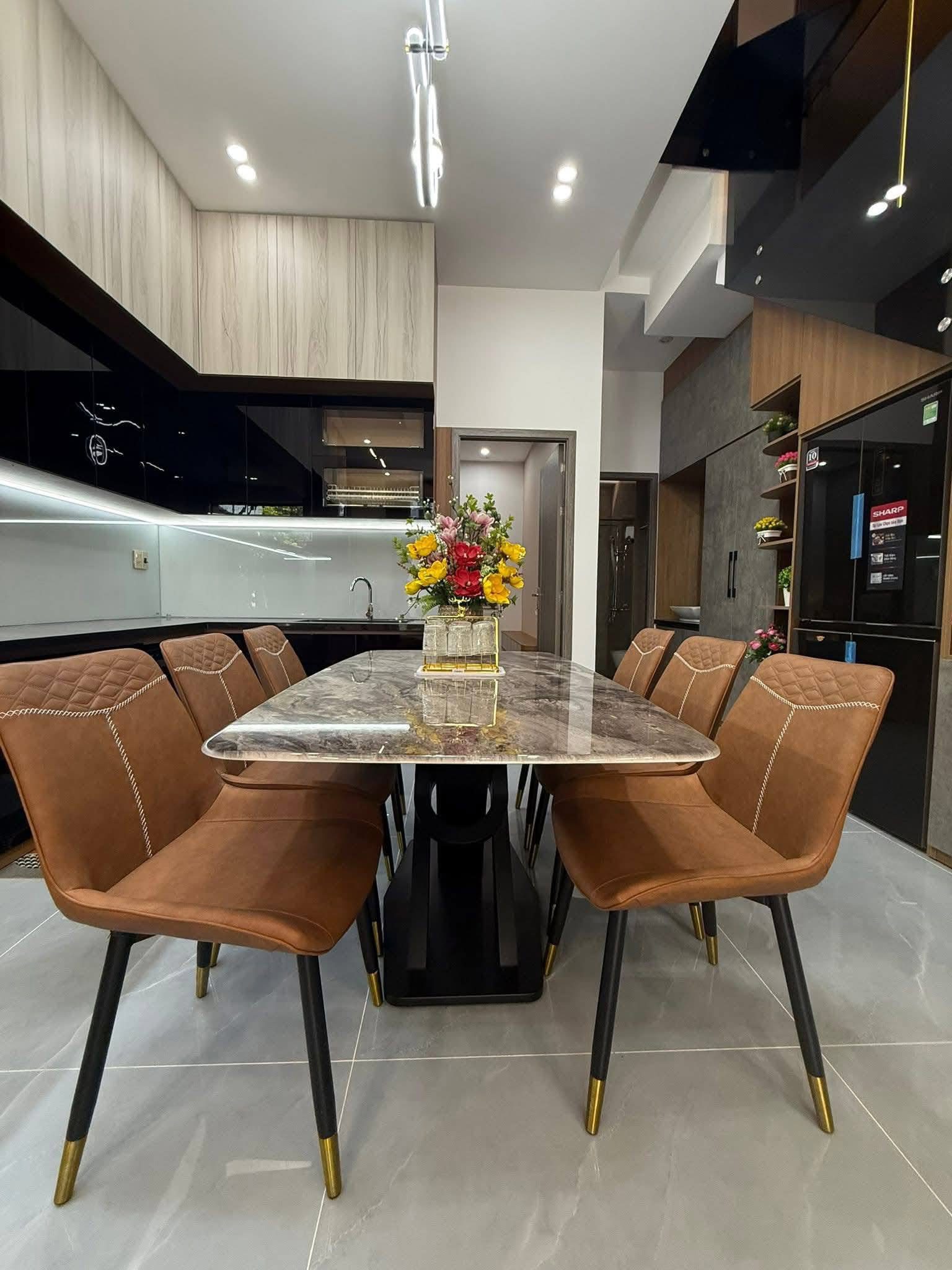 Nhà 3 tầng mới xây mặt tiền Hoà Minh, 7790,