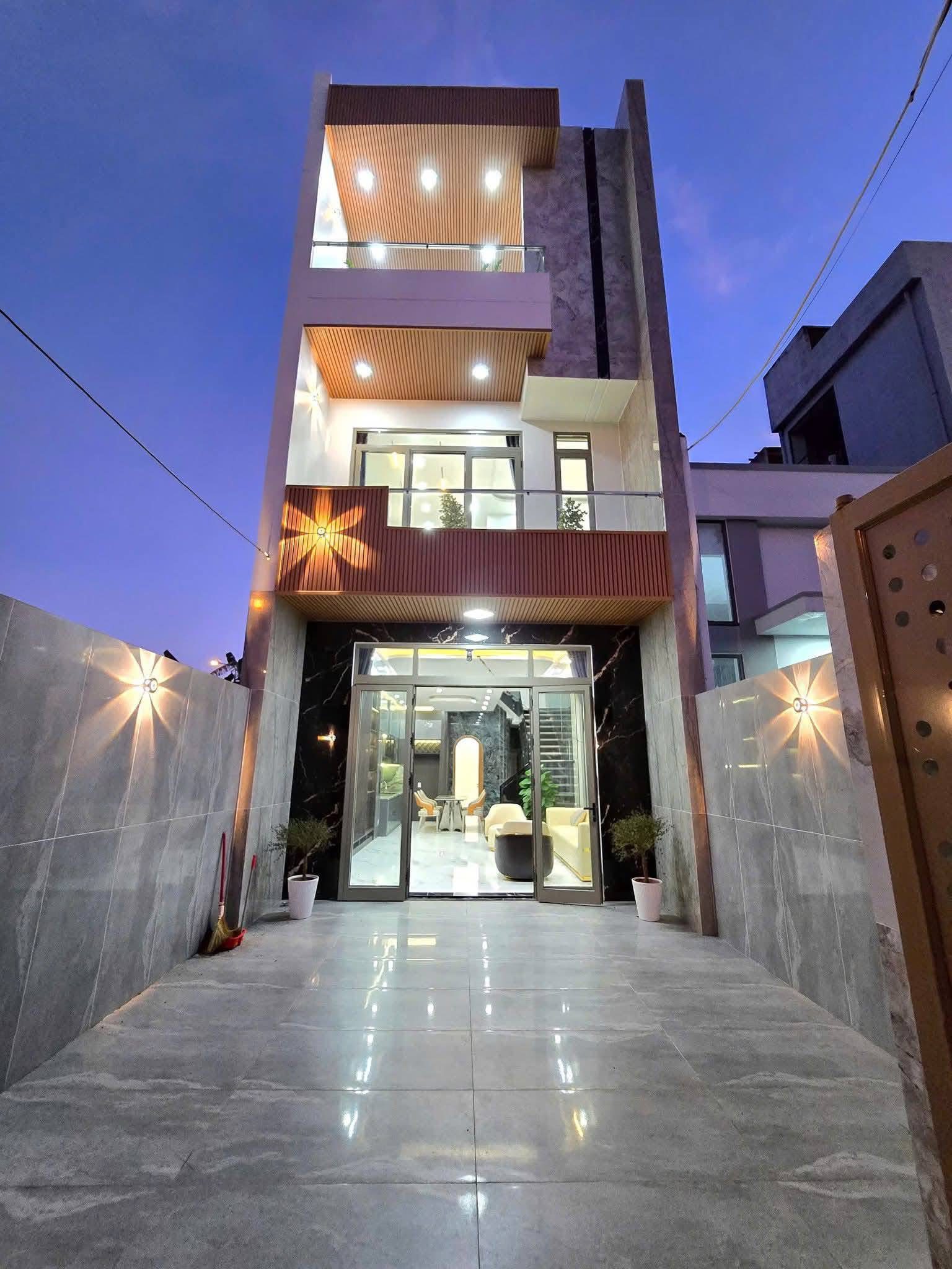 Nhà 3 tầng mặt tiền Kiều Sơn Đen, Hoà Xuân, 7350