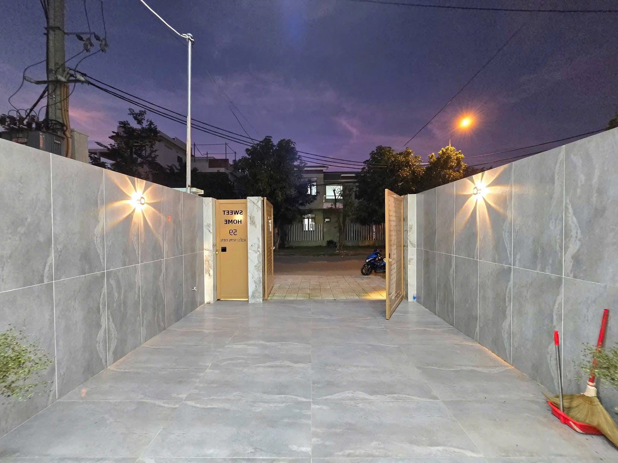 Nhà 3 tầng mặt tiền Kiều Sơn Đen, Hoà Xuân, 7350