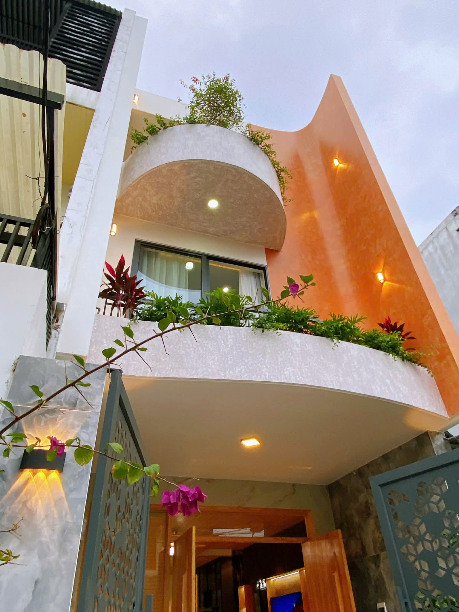 Nhà 3 tầng mặt tiền Trần Thúc Nhẫn, Hoà Xuân