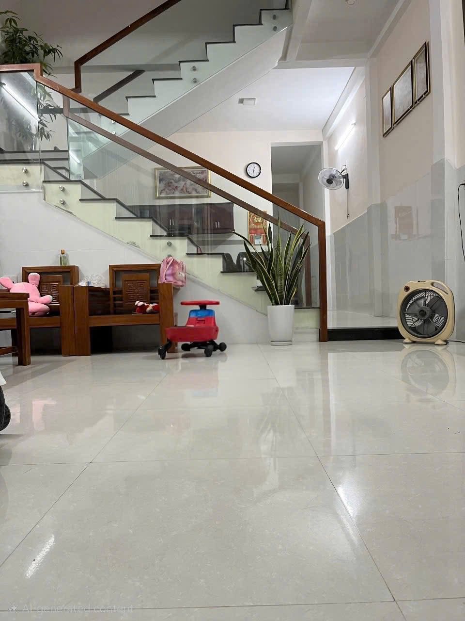 Nhà 2 tầng kiệt ô tô Hoàng Văn Thái