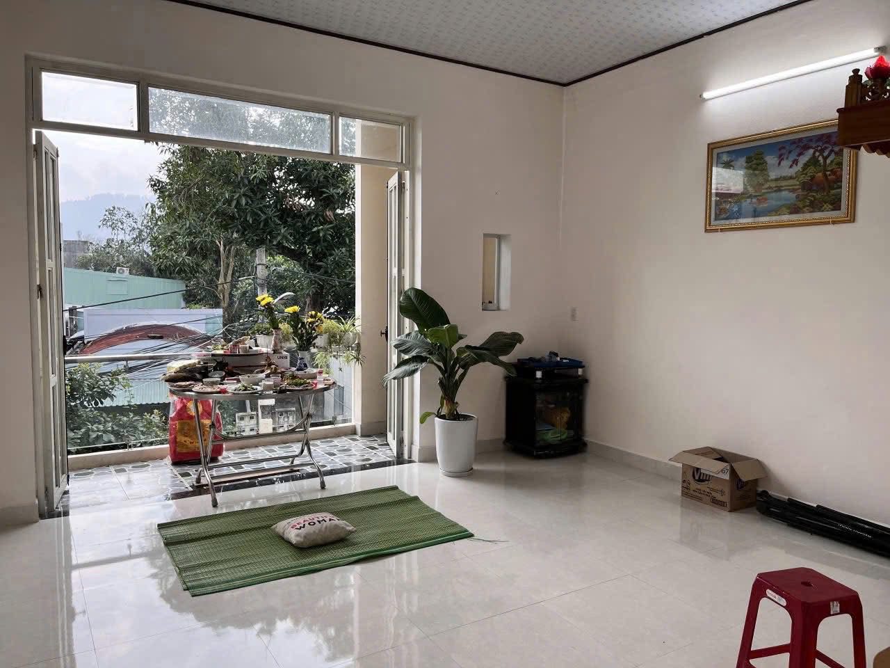 Nhà 2 tầng kiệt ô tô Hoàng Văn Thái