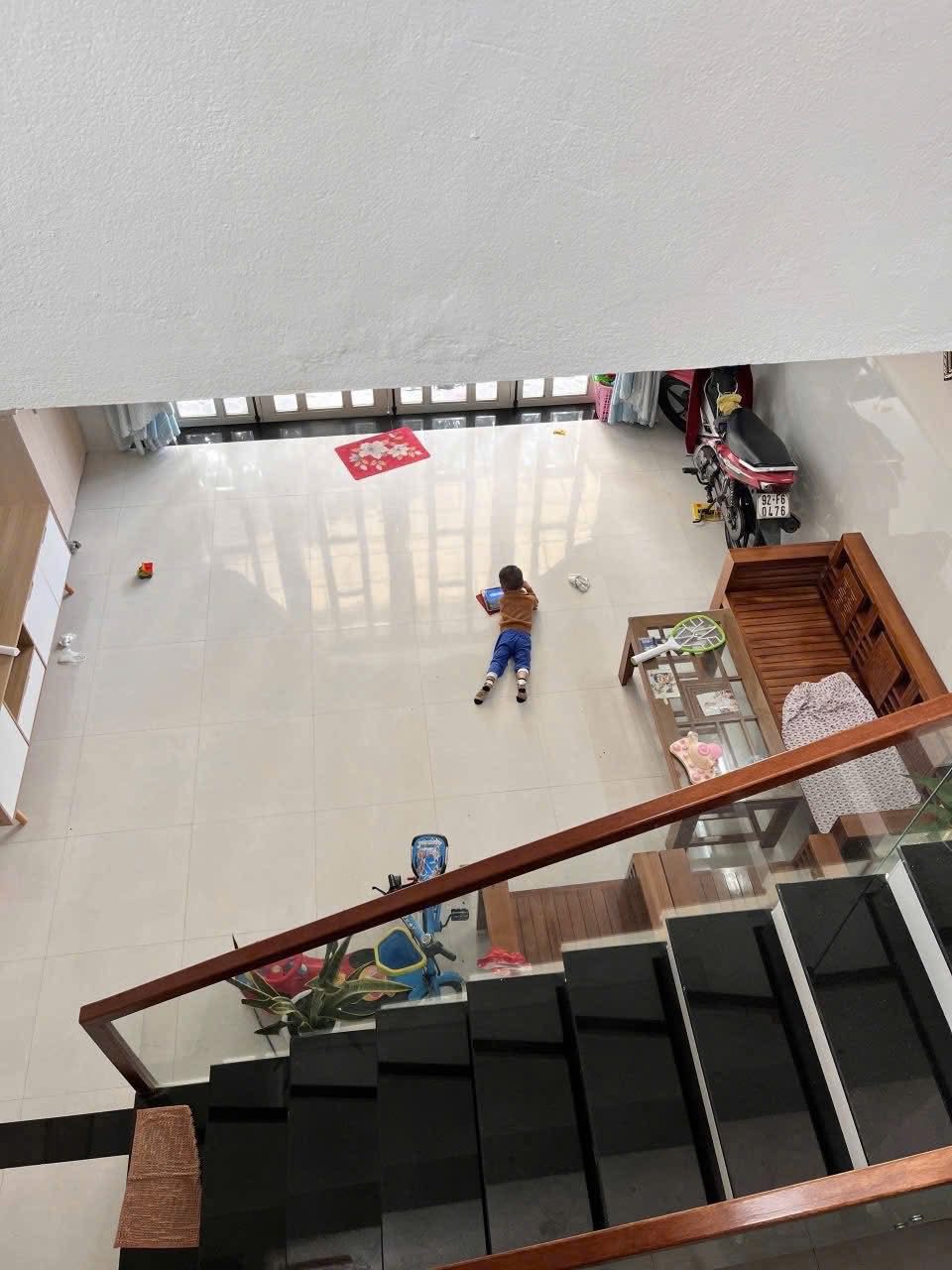 Nhà 2 tầng kiệt ô tô Hoàng Văn Thái