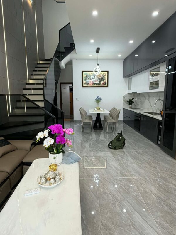 Nhà 3 tầng mặt tiền Hoà Minh, 7950