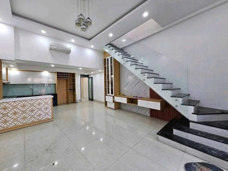 Nhà 2 tầng mặt tiền Tôn Đản, 7150