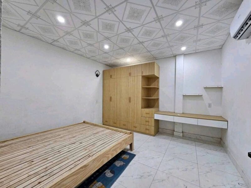 Nhà 2 tầng mặt tiền Tôn Đản, 7150