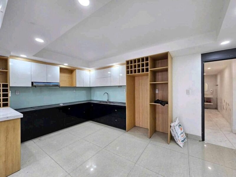 Nhà 2 tầng mặt tiền Tôn Đản, 7150