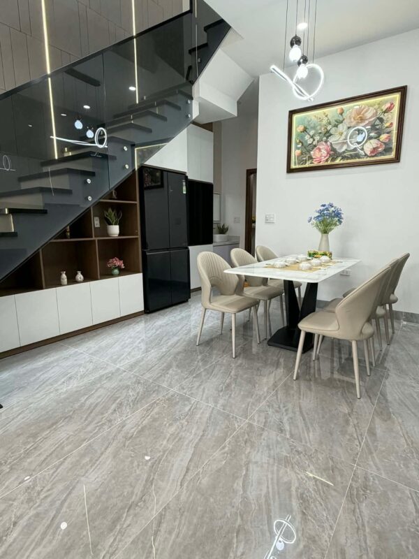 Nhà 3 tầng mặt tiền Hoà Minh, 7950