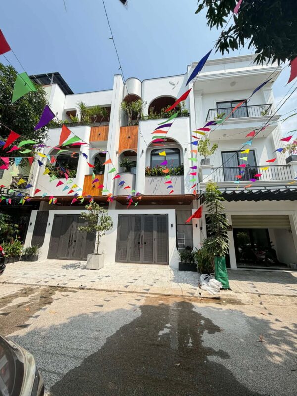Nhà 3 tầng mặt tiền Hoà Minh, 7950