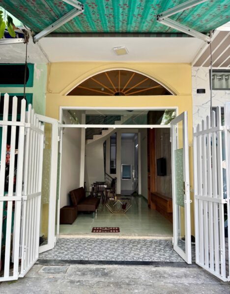 Nhà 2 tầng mặt tiền gần Cù Chính Lan, 4330