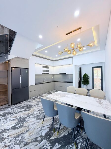 Nhà 4 tầng mặt tiền Trần Bích San, 8500