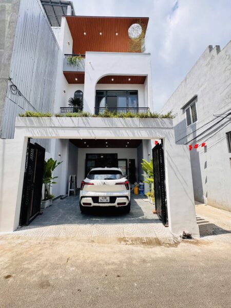 Nhà 3 tầng 2 mặt kiệt ô tô Lê Đình Kỵ, 5980