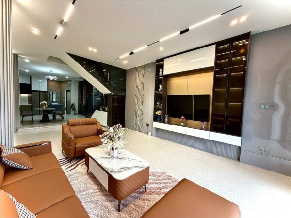Nhà 3 tầng mặt tiền Nguyễn Hữu Thọ, 17ty2