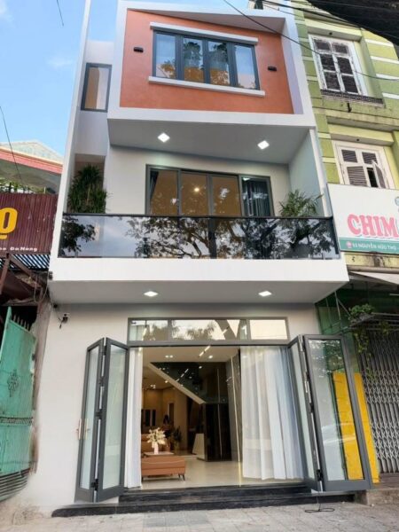 Nhà 3 tầng mặt tiền Nguyễn Hữu Thọ, 17ty2