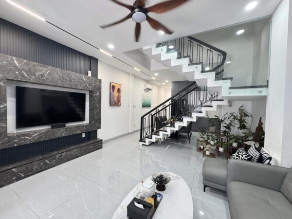 Nhà 3 tầng kiệt ô tô Trần Cao Vân, 8500