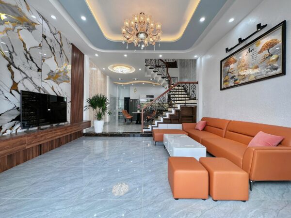 Nhà 3 tầng mặt tiền Nguyễn Bính, 8300