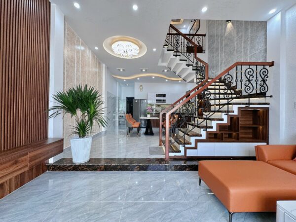 Nhà 3 tầng mặt tiền Nguyễn Bính, 8300