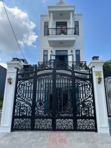 Nhà 3 tầng mặt tiền Nguyễn Bính, 8300