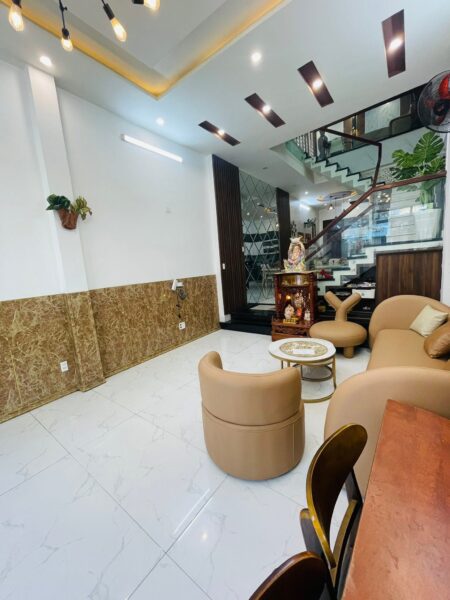 Nhà 3 tầng mặt tiền Thái Thị Bôi, 10ty9