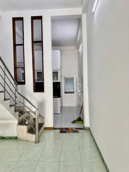Nhà 2 tầng mặt tiền gần Cù Chính Lan, 4330