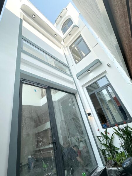 Nhà 3 tầng kiệt Nguyễn Lương Bằng, 70mv, 3850
