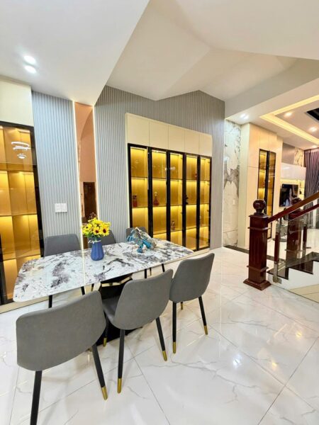 Nhà 3 tầng mặt tiền Dương Đức hiền 7950