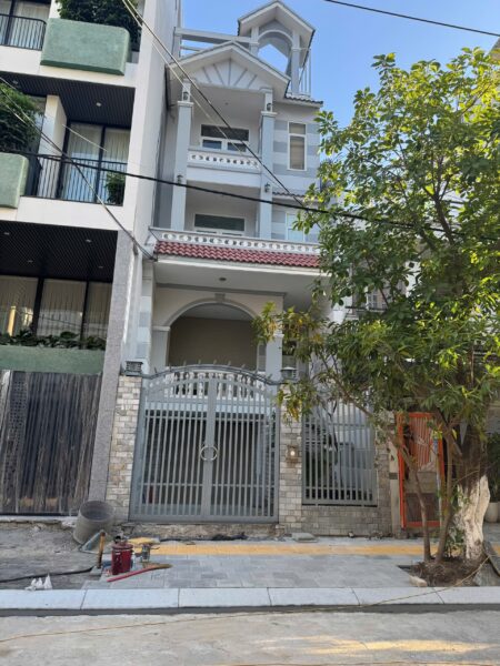 Nhà biệt thự mặt tiền Nguyễn Xuân khoát 26ty