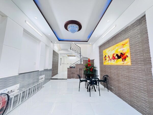Nhà 3 tầng kiệt ô tô Tôn Đản, 3750