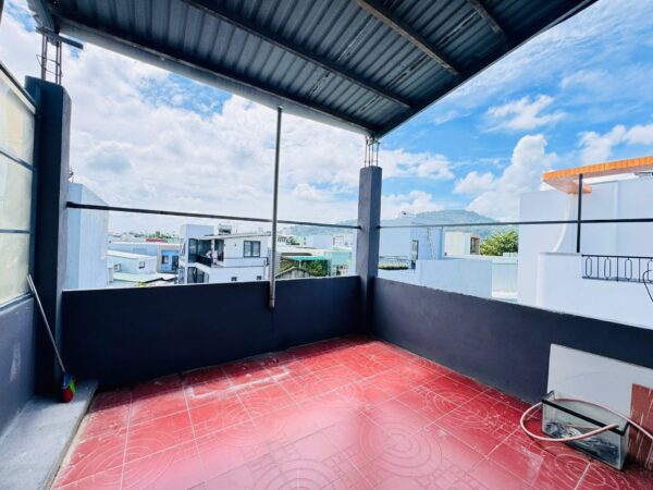 Nhà 3 tầng kiệt ô tô Tôn Đản, 3750