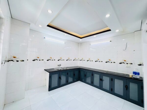 Nhà 3 tầng kiệt ô tô Tôn Đản, 3750