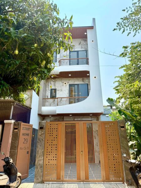 Chính chủ bán nhà 3 tầng mặt tiền Hoà Xuân, 5795
