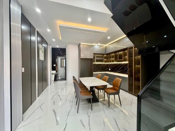 Chính chủ bán nhà 3 tầng mặt tiền Hoà Xuân, 5795