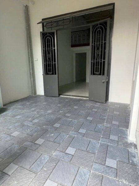 Nhà kiệt ô tô thông Phạm Nhữ Tăng 3600