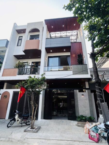 Nhà 3 tầng mặt tiền Hoà Minh 8350