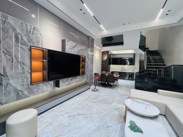 Nhà 3 tầng mặt tiền Hoà Minh 8350